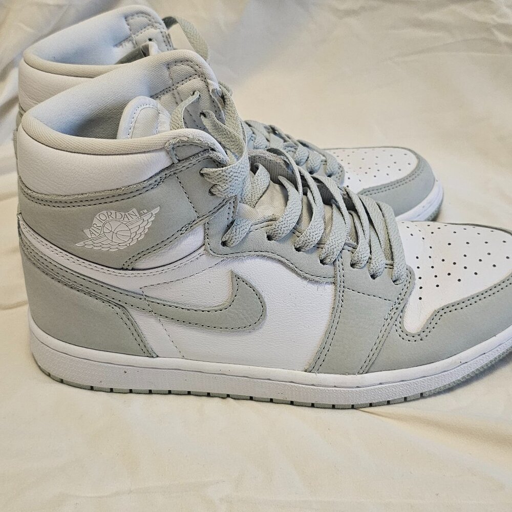 Retro Green Air Jordans — Women's Size 10